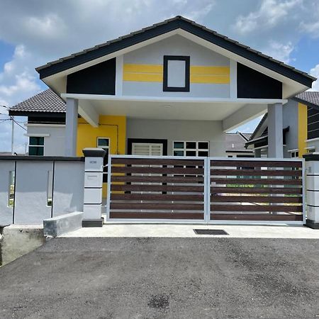 Bungalow Homestay Jasin Perdana Екстериор снимка