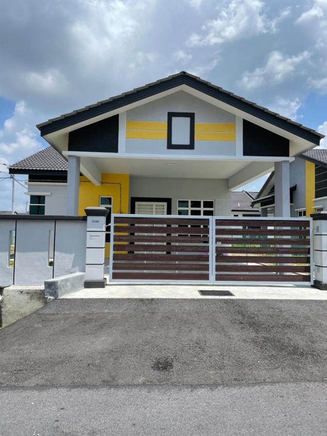 Bungalow Homestay Jasin Perdana Екстериор снимка