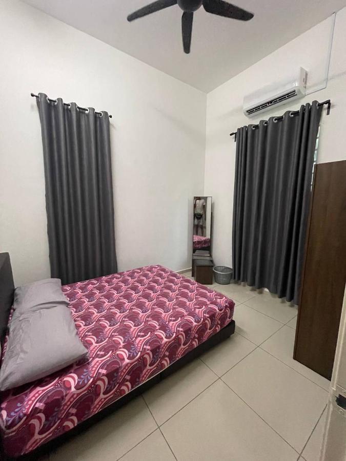 Bungalow Homestay Jasin Perdana Екстериор снимка