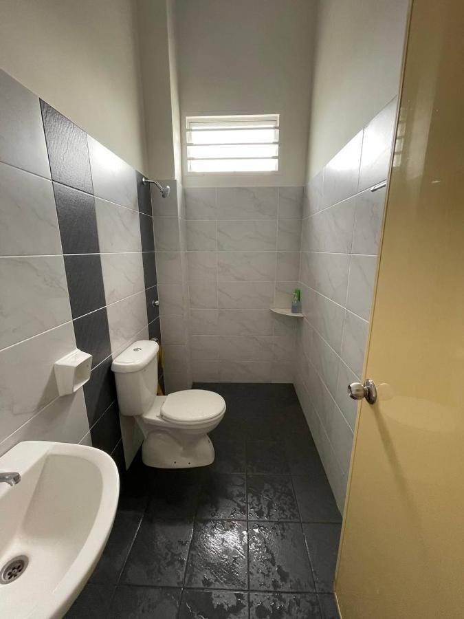 Bungalow Homestay Jasin Perdana Екстериор снимка